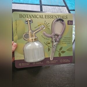 Botanical Essentials Glass Mister and Pruning Shears Set